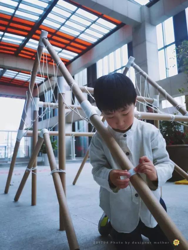 小朋友搭建小屋视频,户外小屋搭建