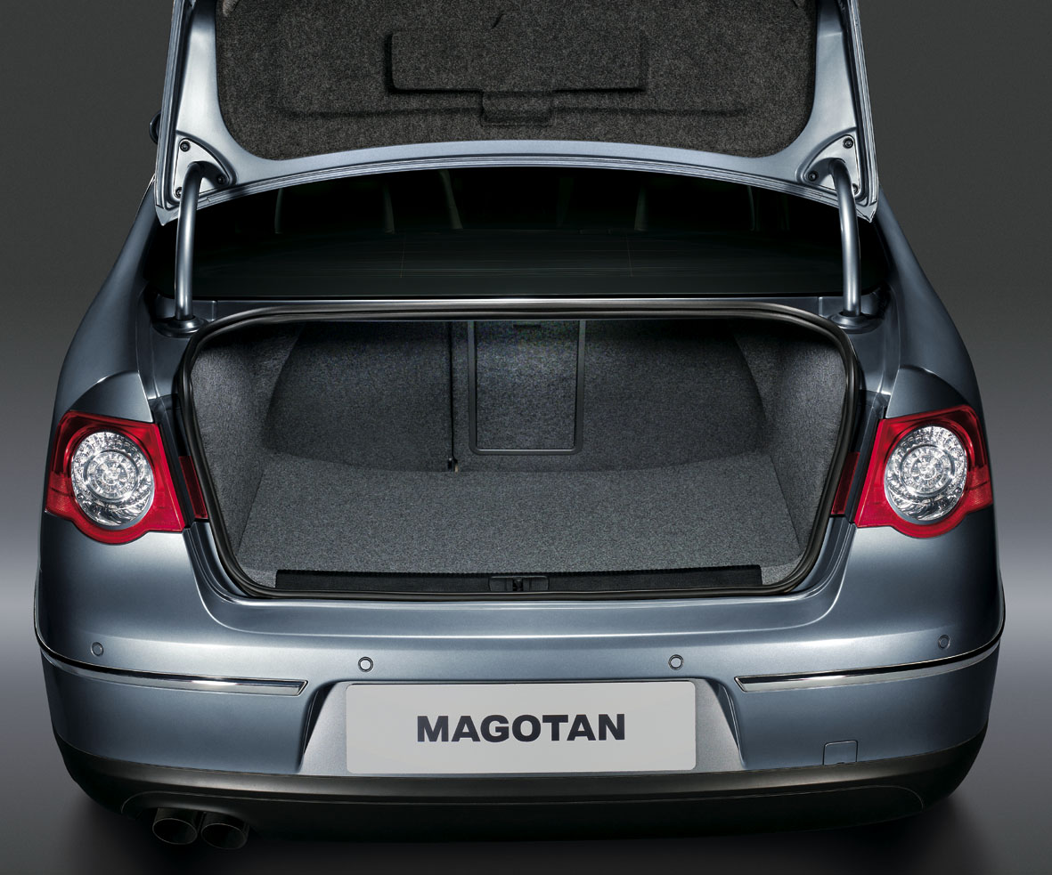 后备箱怎么关对后备箱好,后备箱咋关