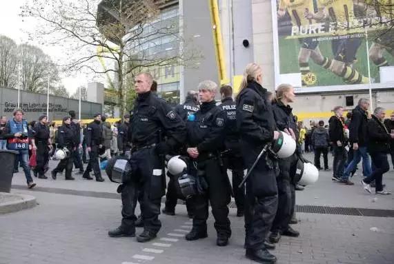 多特蒙德73年惨案,德国警方调查案件视频片段