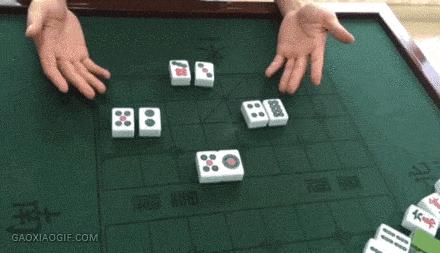 滑板的轮子底里面东西掉了怎么办,滑板的轮子掉了怎么安回去双翘板