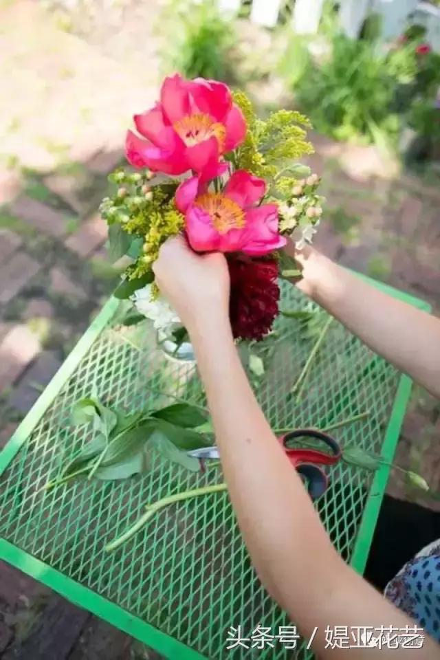 瓶插鲜花怎样才能保存的时间更长,有啥办法可以让插的鲜花时间长久