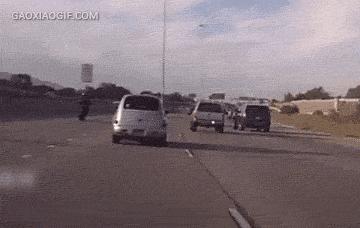 女朋友欠我500块钱,女朋友欠了三十万我该咋办