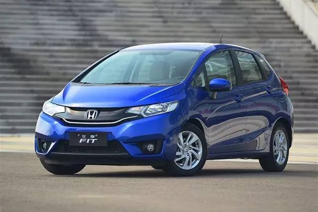 买suv还是轿车家用好,买suv还是轿车性价比高