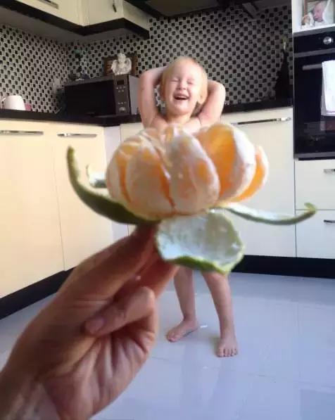 朋友圈晒女儿的亲子照 (晒女儿一家三口亲子照)