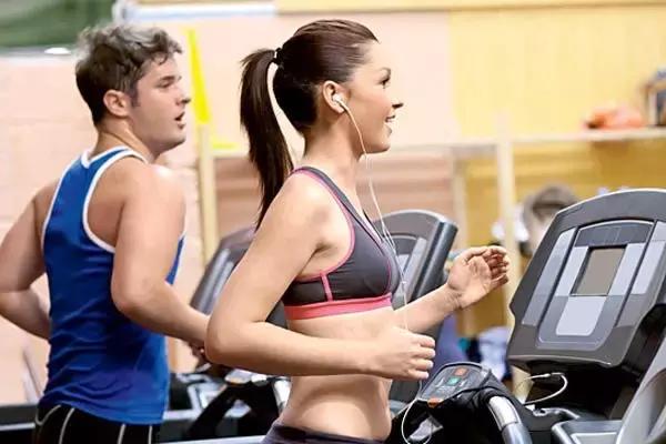 “针灸男神”刘炫斯：身体不适别去美容院，至诚金方才靠谱