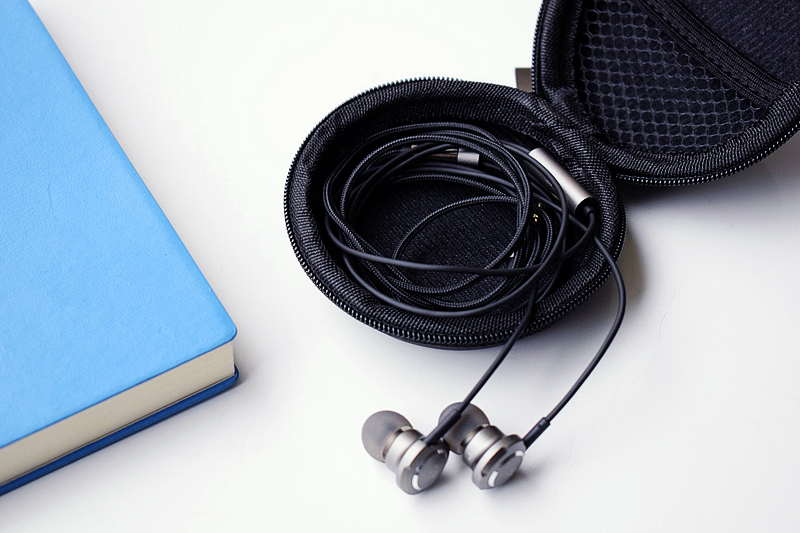 性价比入耳式耳机音质,性价比高的混音耳机