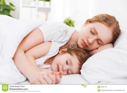 宝宝刚出生没奶水该吃什么,新手妈妈奶水不够的问题