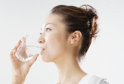 宝宝刚出生没奶水该吃什么,新手妈妈奶水不够的问题