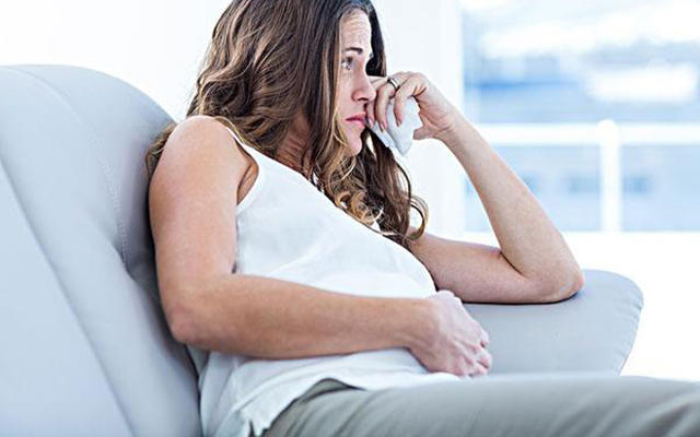 好不容易怀孕了却宫外孕,怀孕初期孕酮低见红怎么保胎