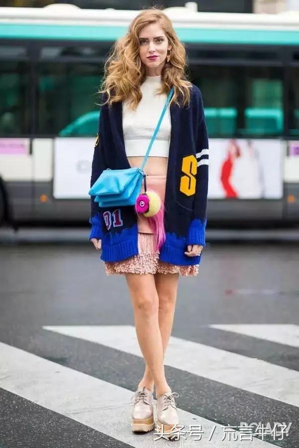 开春针织开衫外套搭配什么内搭,新款时尚牛仔外套风衣