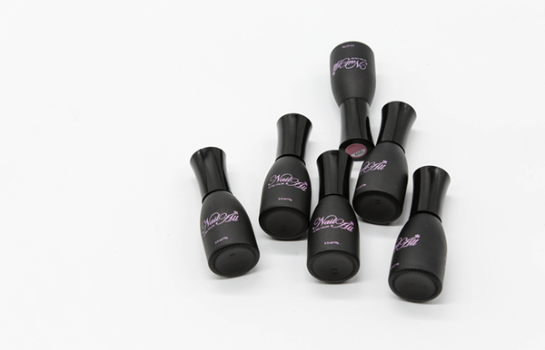 甲油胶涂完能直接用吗,甲油胶可以自己晾干吗