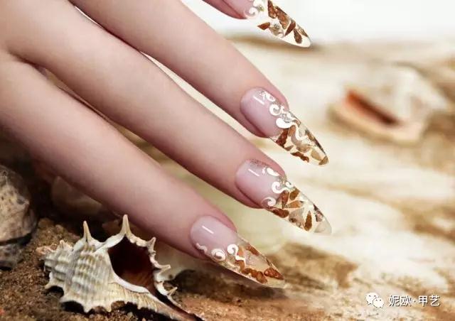 甲油胶涂完能直接用吗,甲油胶可以自己晾干吗