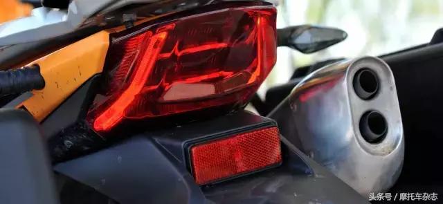 翱翔在城市上空的小鸟赛科龙200mL电喷RX1测试