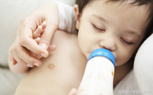 宝宝放屁又响又臭怎么回事一岁,宝宝放屁又多又响