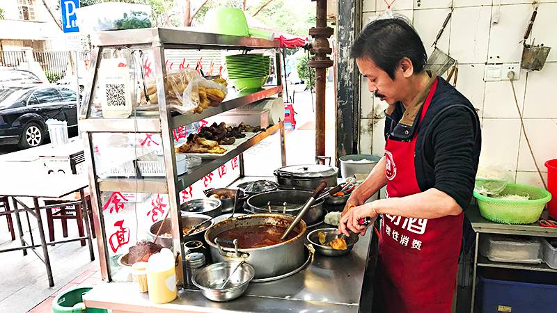 人均13元撑到扶门出！这家店深藏不露，老板居然还是“明星”？