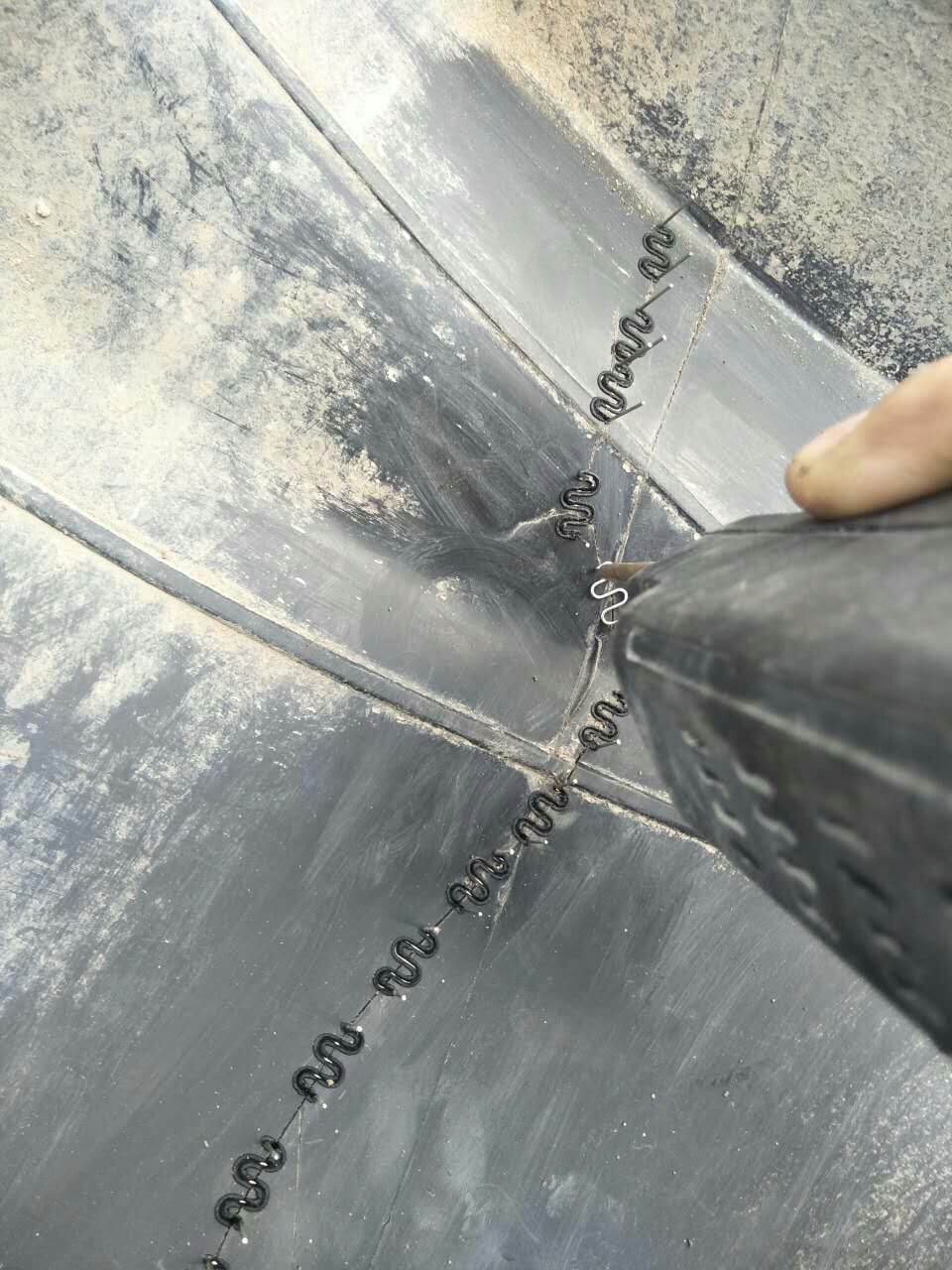 前保险杠破损影响检车吗,保险杠破损是修还是换新