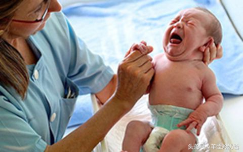 宝宝放屁又响又臭怎么回事一岁,宝宝放屁又多又响