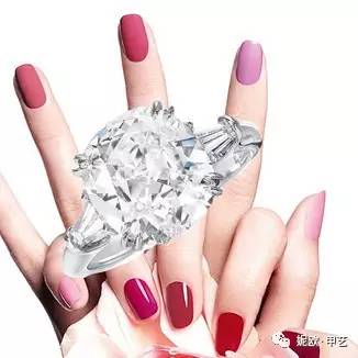 甲油胶涂完能直接用吗,甲油胶可以自己晾干吗