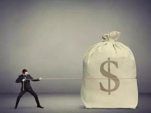 朋友向你借钱该借吗,给朋友借钱的关注事项