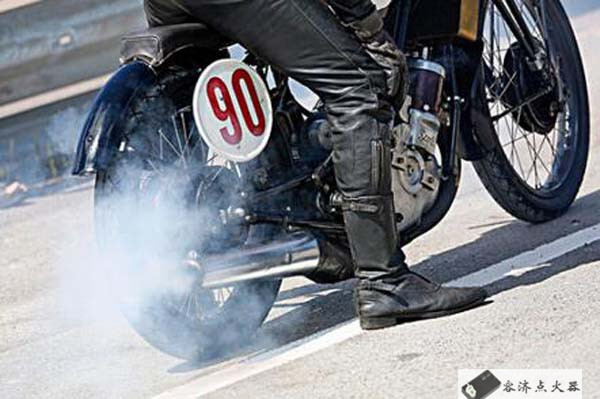骑摩托十大关注事项,骑摩托听音乐的危害