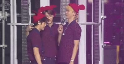 弱弱的问一句，头条有「灿白*党**」吗？