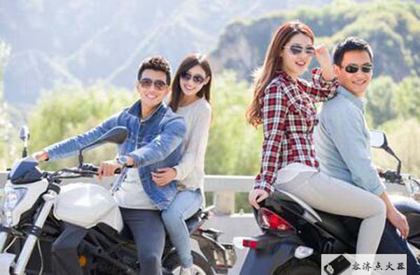 骑摩托十大关注事项,骑摩托听音乐的危害