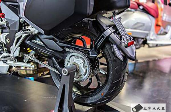 骑摩托十大关注事项,骑摩托听音乐的危害