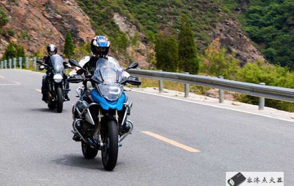 骑摩托十大关注事项,骑摩托听音乐的危害