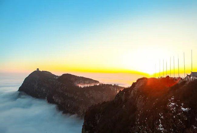 峨眉山一日观金顶日出吃住行攻略,峨眉山吃住行全攻略