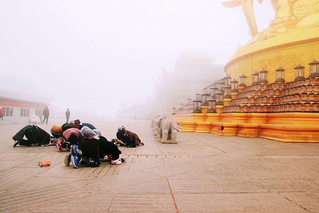 峨眉山一日观金顶日出吃住行攻略,峨眉山吃住行全攻略