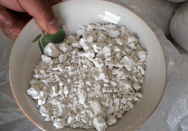 农村大山的野生葛根,农民挖葛根的用处