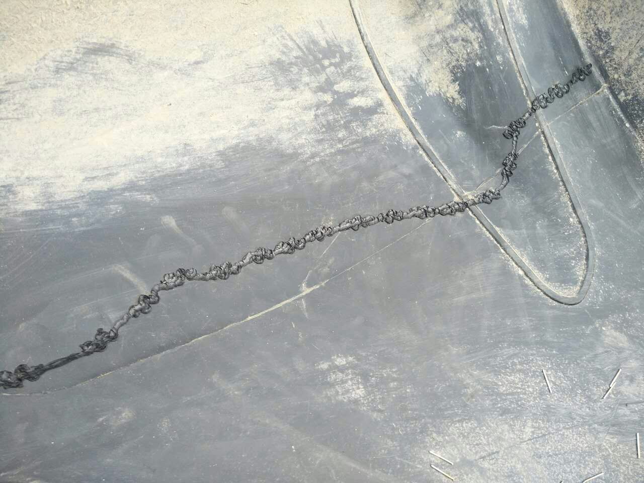 前保险杠破损影响检车吗,保险杠破损是修还是换新