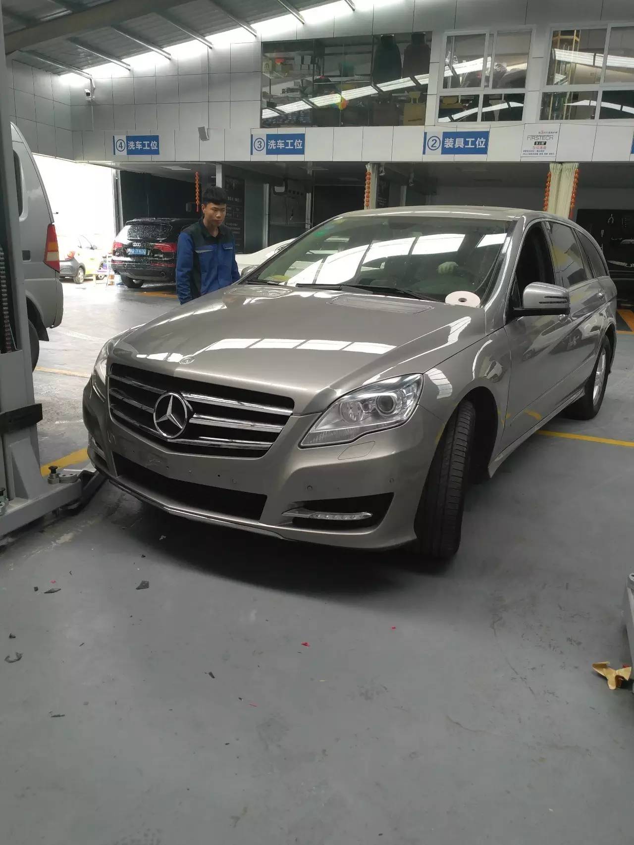 奔驰r老改新内饰,奔驰r老款改新