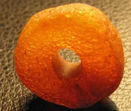 辨别烤色老蜜蜡方法图片,鉴别老蜜蜡的简单方法图片