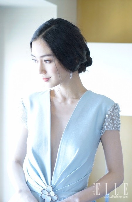 发量少慵懒丸子头减龄又时髦,时尚显高发型丸子头