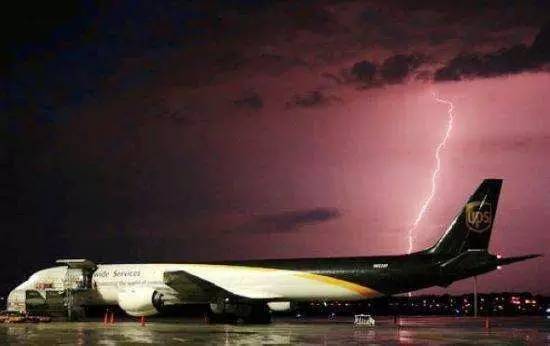雷雨天气飞机维护关注事项,雷雨天气防雷措施安全知识