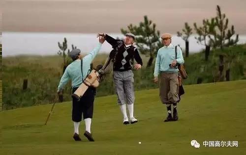 高尔夫球包有轮子的怎么收回去,高尔夫球包可以加轮子吗