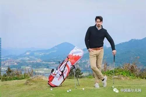 高尔夫球包有轮子的怎么收回去,高尔夫球包可以加轮子吗