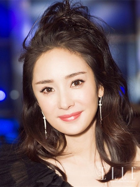 发量少慵懒丸子头减龄又时髦,时尚显高发型丸子头