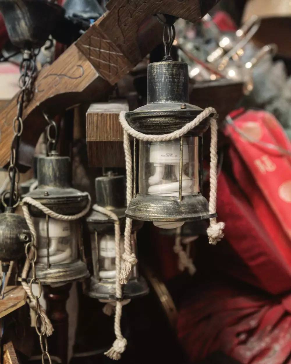 成都连环画小人书专卖店,成都老家具批发市场在哪里