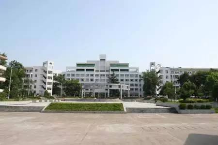 江西师范大学出过哪些名人,江西的大学里面出过什么名人