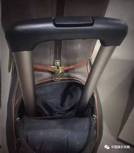 高尔夫球包有轮子的怎么收回去,高尔夫球包可以加轮子吗