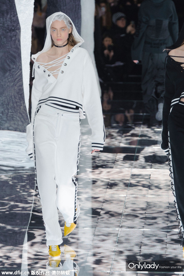 蕾哈娜上综艺节目,蕾哈娜爆单