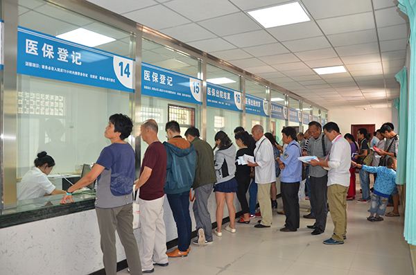 脑梗费用10万新农合能报销吗,农民住院花费40000医保能报销多少