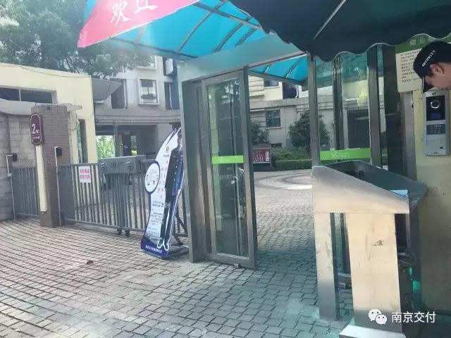 房龄差“三岁“，为了莫愁湖”新项目“却比老项目显老？