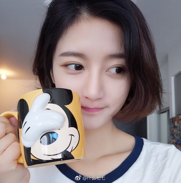 王思聪和景甜长得有点像,王思聪长得漂亮吗