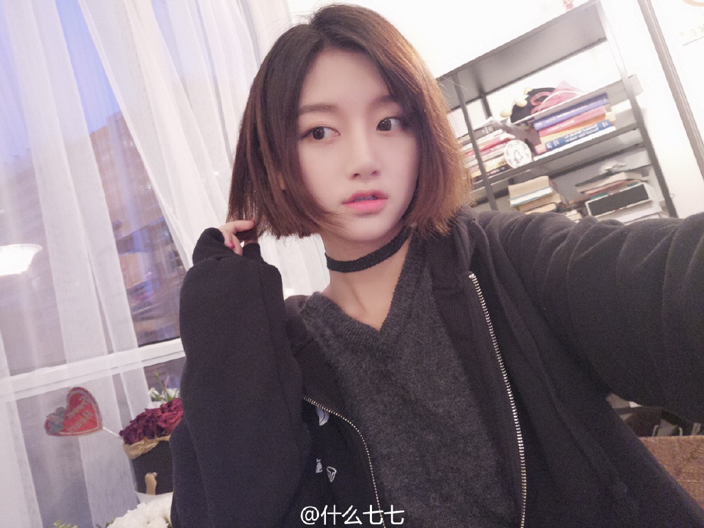 王思聪和景甜长得有点像,王思聪长得漂亮吗