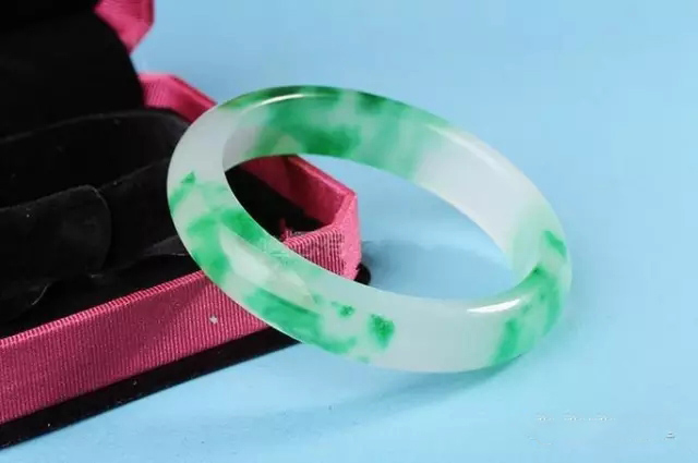 买了23万假货翡翠手镯,假翡翠手镯鉴别