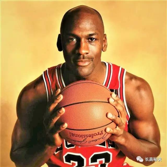 乔丹身高逆袭是在几岁,乔丹的弹跳力是怎么炼成的