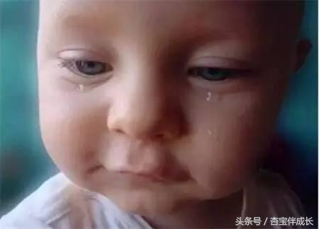 宝宝眼睛有血丝眼泪多是上火,宝宝眼睛有眼屎是奶粉上火吗